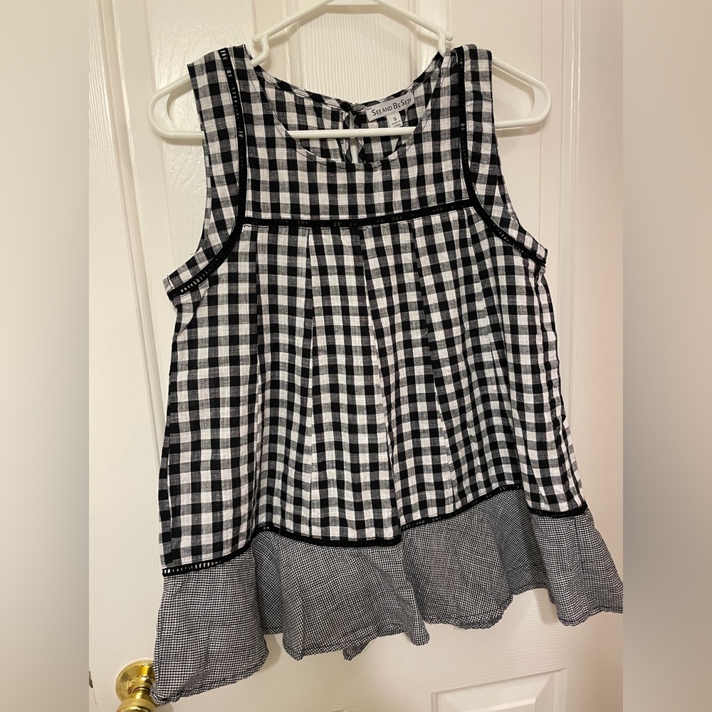 Buffalo plaid tank. Size small. Like new condition